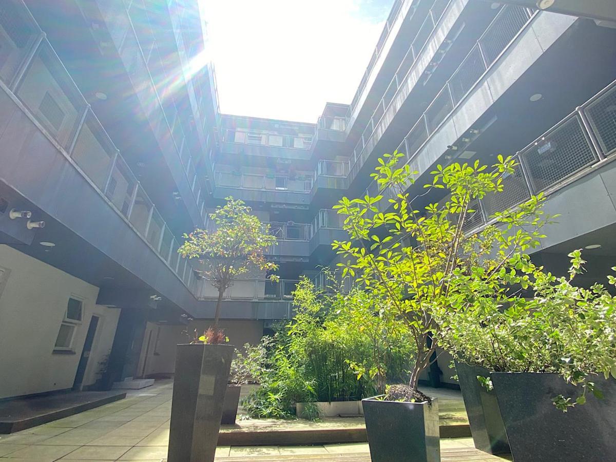 Glasgow Two Bedroom Penthouse Exterior photo