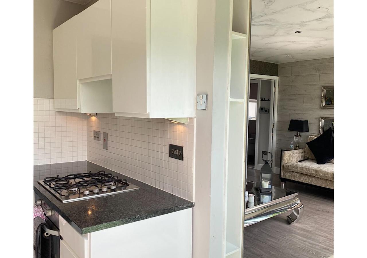 Glasgow Two Bedroom Penthouse Exterior photo